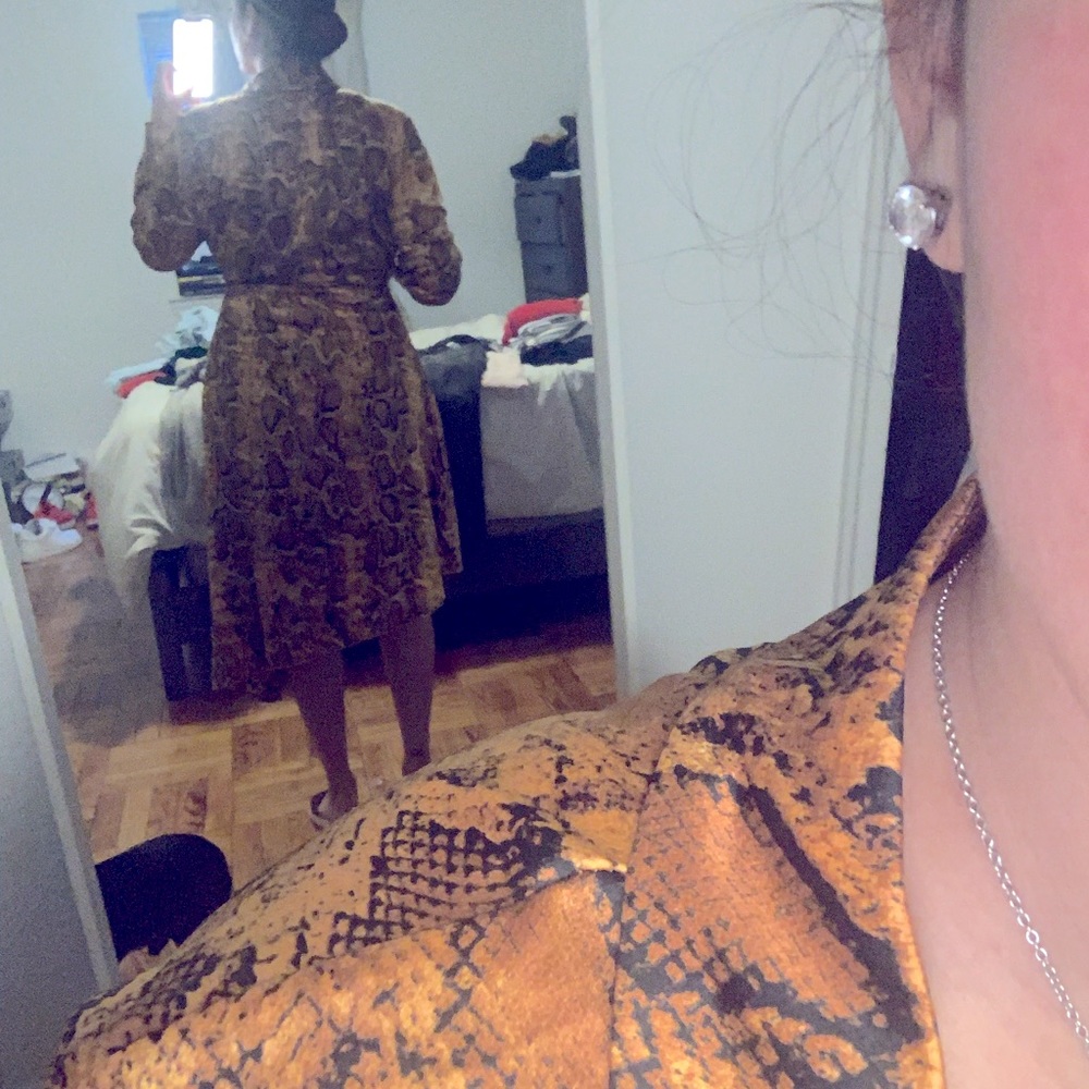 LEOPARD WRAP DRESS 🐆 - Picture 3 of 3